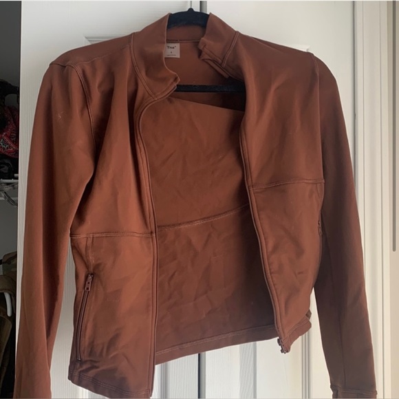 Aritzia Tops Aritzia Workout Zip Up Poshmark